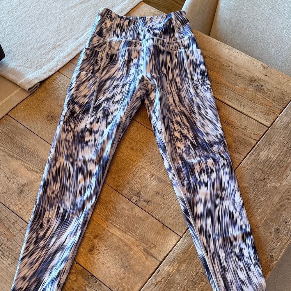 Printed Performance Leggings in Blue, Black and White